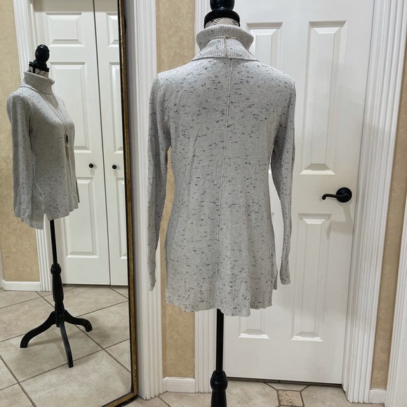 Turtleneck Sweater by Calvin Klein (M) - Picture 2 of 11